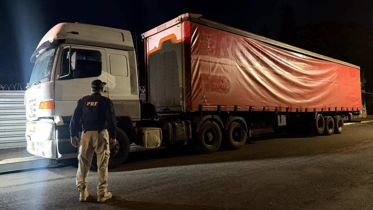 PRF apreende caminhão abandonado e com placas adulteradas na BR-262