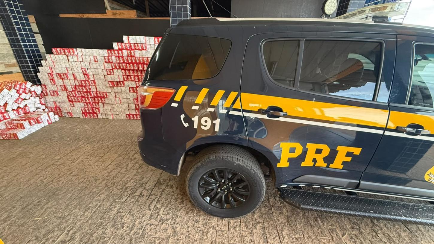 PRF FLAGRA TRANSPORTE IRREGULAR DE MAIS DE 700 CAIXAS DE FOGOS DE ARTIFÍCIO NA BR-262