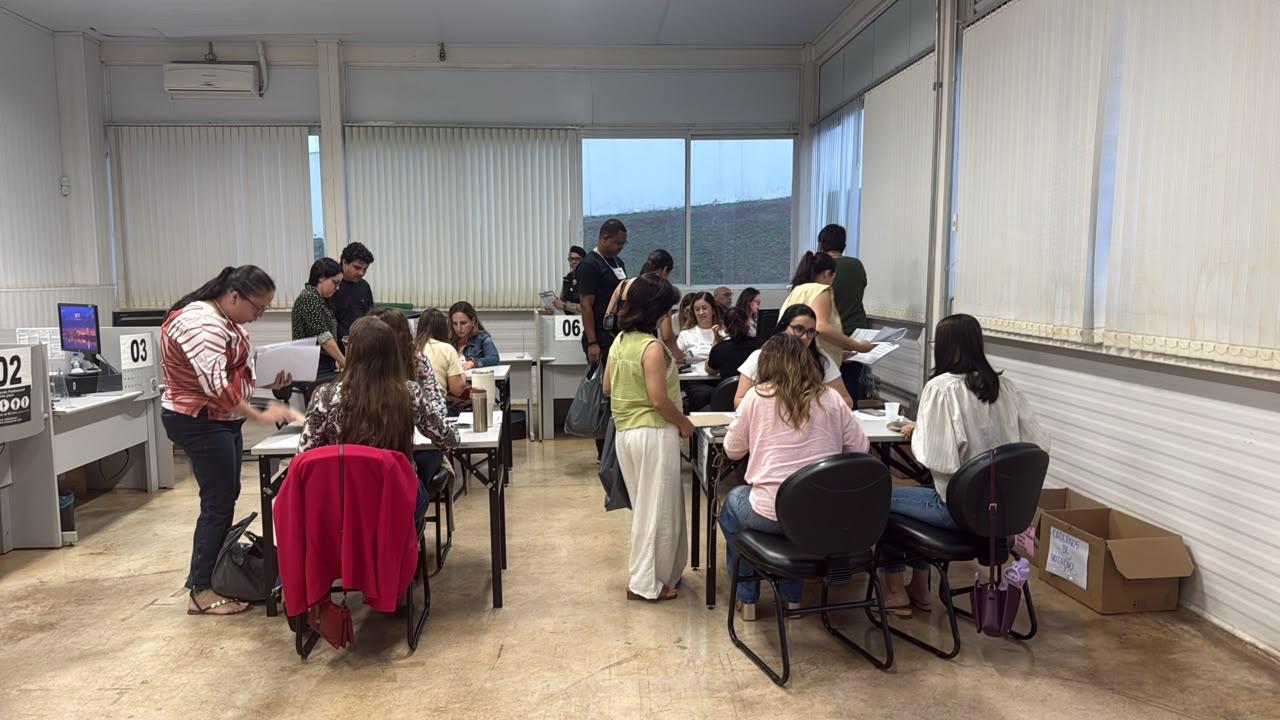 Urnas chegam ao Cartório Eleitoral de Araxá; maioria das seções encerrou votação às 17h