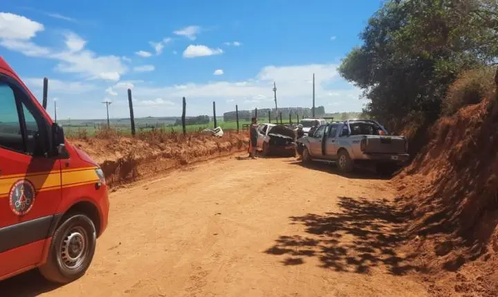 Acidente deixa feridos na zona rural de Araxá