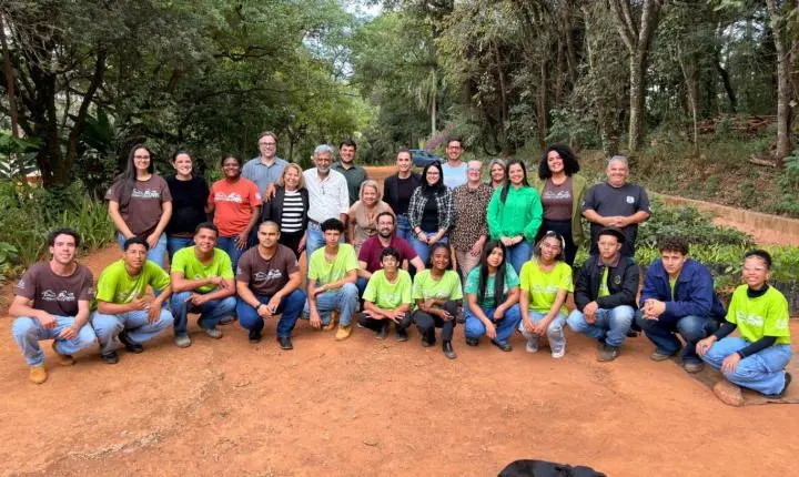 Adolescentes da Casa do Pequeno Jardineiro encerram Semana do Meio Ambiente com apresentações sobre sustentabilidade e futuro do planeta