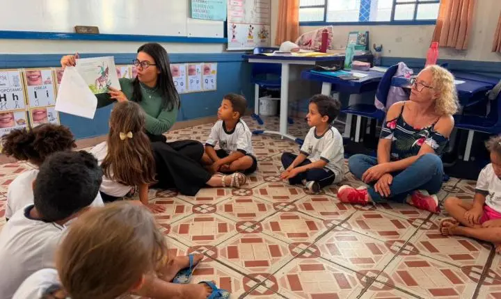 Agosto Lilás leva prevenção à violência e segurança digital para dentro das escolas de Araxá