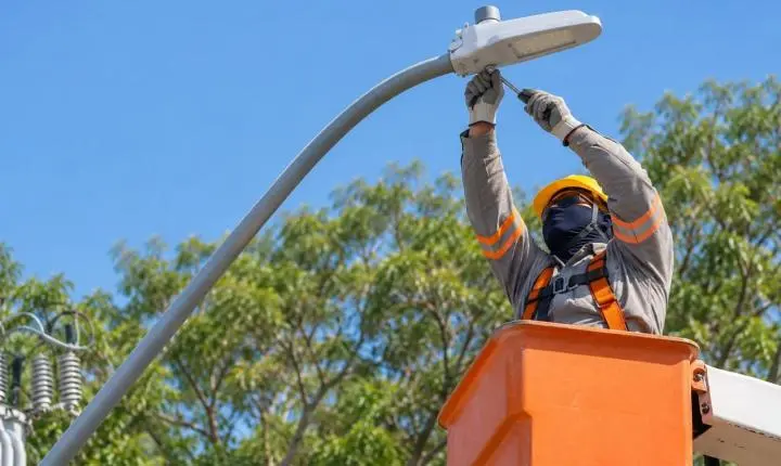 Araxá atende mais de 95% das demandas de iluminação pública e elimina solicitações atrasadas