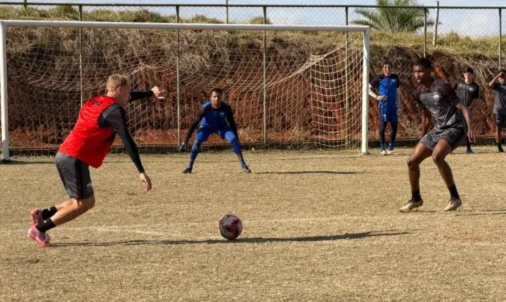 Araxá Esporte intensifica preparação com treinos em dois períodos e mantém foco total na disputa da Segunda Divisão Mineira
