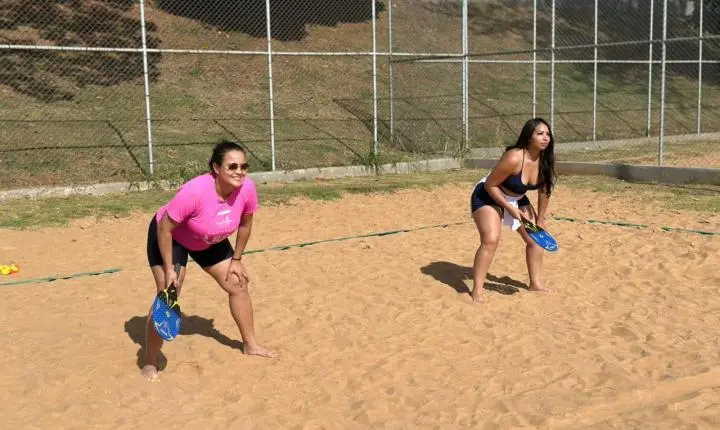 Araxá promove primeira edição do “Beach com Elas” com participação de cerca de 40 mulheres