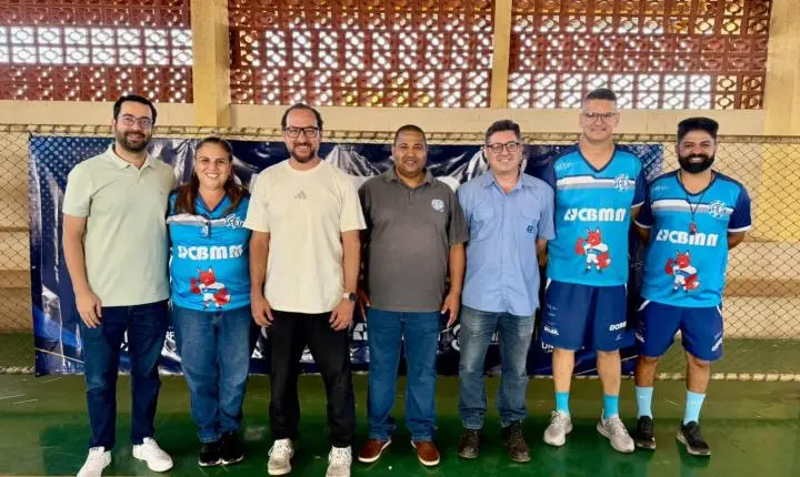 Autoridades conhecem projetos do Dínamo que transformam vidas por meio do esporte
