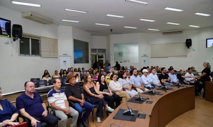 Câmara de Araxá homenageia empresas tradicionais na solenidade “Legados que Permanecem