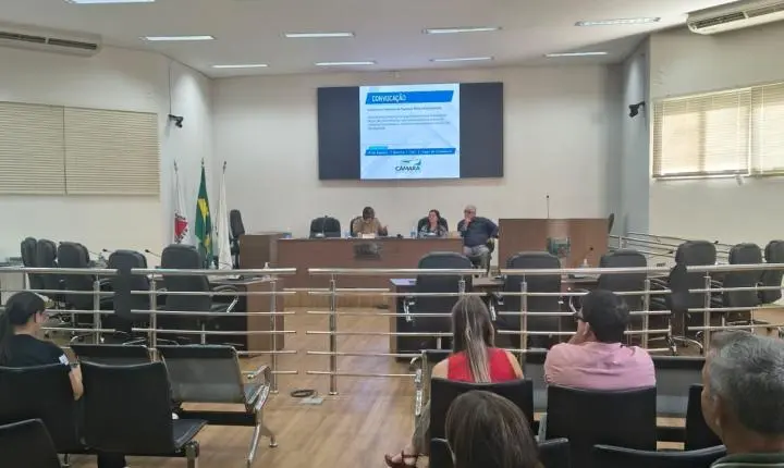 Câmara de Araxá realiza convocação da Secretaria de Segurança Pública para esclarecimentos sobre abrigos em pontos de ônibus