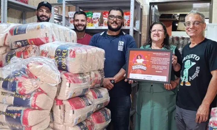 Campanha Aniversário Solidário do Bahamas arrecada mais de 4,7 toneladas de alimentos para a Ampara