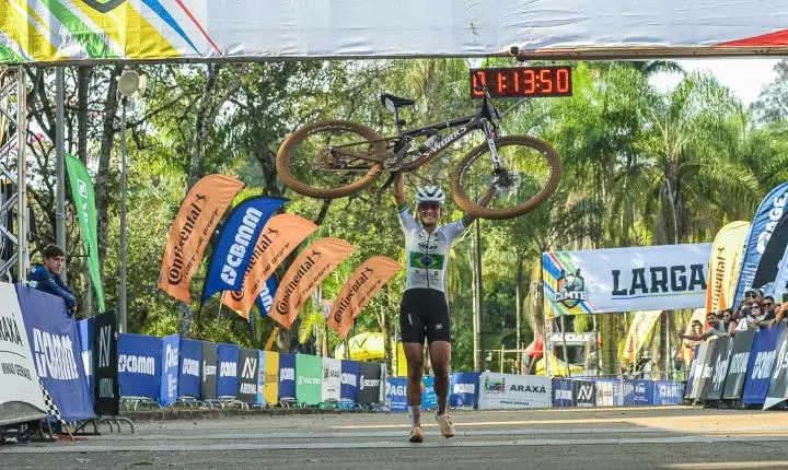 CiMTB Araxá: Karen Olimpio faz a dobradinha e Alex Malacarne vence outra vez o XCO