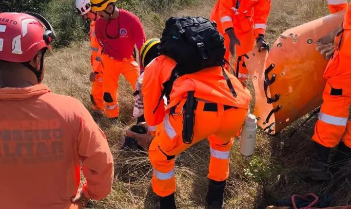 Corpo de Bombeiros encontra idoso desaparecido há mais de 24 horas em área rural de Ibiá