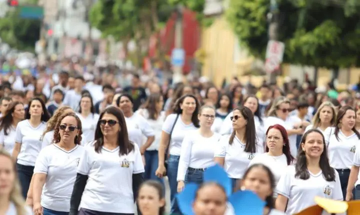 Desfile Cívico-Militar reúne cerca de 15 mil pessoas e encerra Semana da Pátria em Araxá