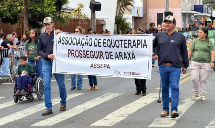 Desfile Cívico-Militar reúne cerca de 15 mil pessoas e encerra Semana da Pátria em Araxá