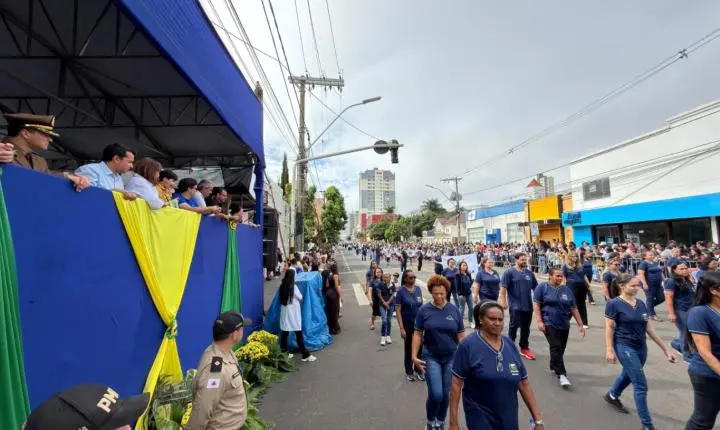 Desfile Cívico-Militar reúne cerca de 15 mil pessoas e encerra Semana da Pátria em Araxá