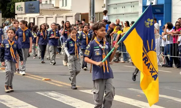 Desfile Cívico-Militar reúne cerca de 15 mil pessoas e encerra Semana da Pátria em Araxá