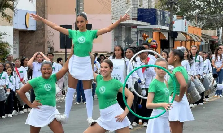 Desfile Cívico-Militar reúne cerca de 15 mil pessoas e encerra Semana da Pátria em Araxá