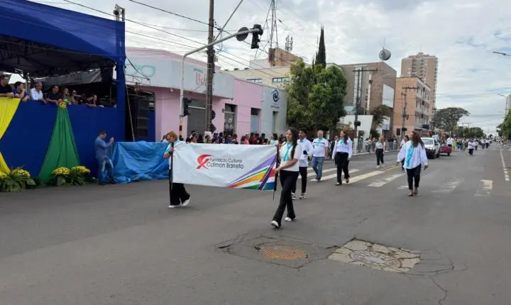 Desfile Cívico-Militar reúne cerca de 15 mil pessoas e encerra Semana da Pátria em Araxá