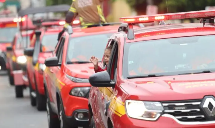Desfile Cívico-Militar reúne cerca de 15 mil pessoas e encerra Semana da Pátria em Araxá