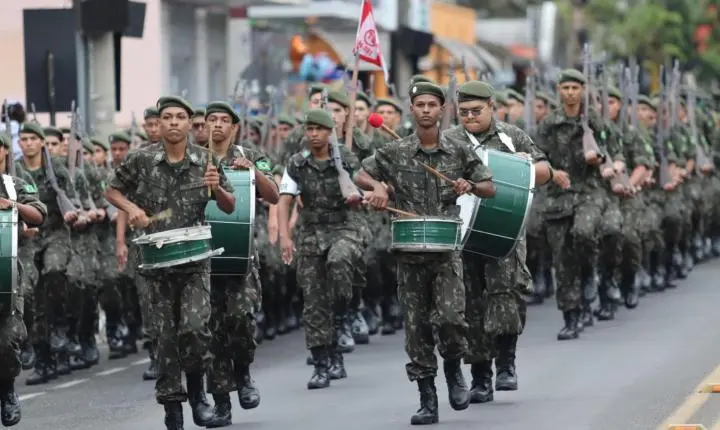 Desfile Cívico-Militar reúne cerca de 15 mil pessoas e encerra Semana da Pátria em Araxá