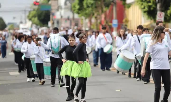Desfile Cívico-Militar reúne cerca de 15 mil pessoas e encerra Semana da Pátria em Araxá