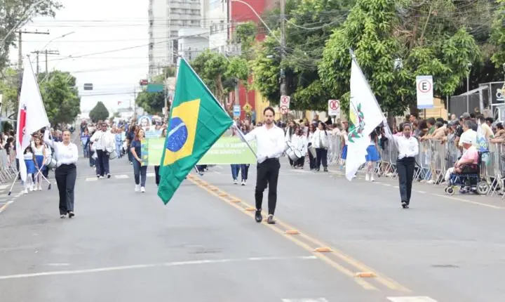 Desfile Cívico-Militar reúne cerca de 15 mil pessoas e encerra Semana da Pátria em Araxá