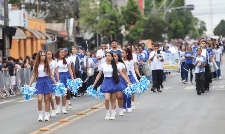 Desfile Cívico-Militar reúne cerca de 15 mil pessoas e encerra Semana da Pátria em Araxá