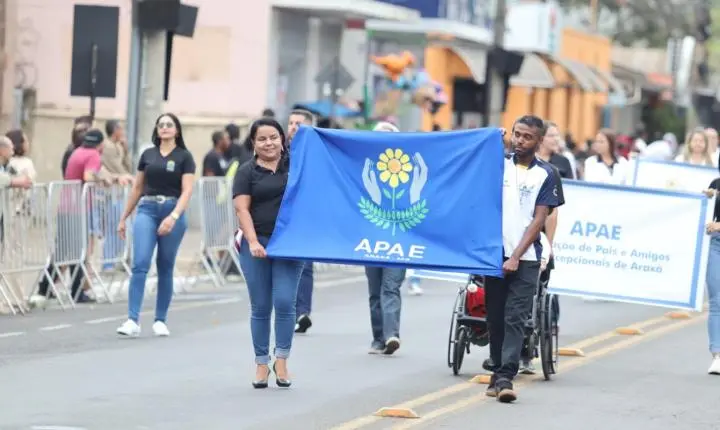 Desfile Cívico-Militar reúne cerca de 15 mil pessoas e encerra Semana da Pátria em Araxá