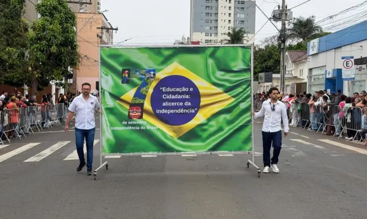 Desfile Cívico-Militar reúne cerca de 15 mil pessoas e encerra Semana da Pátria em Araxá