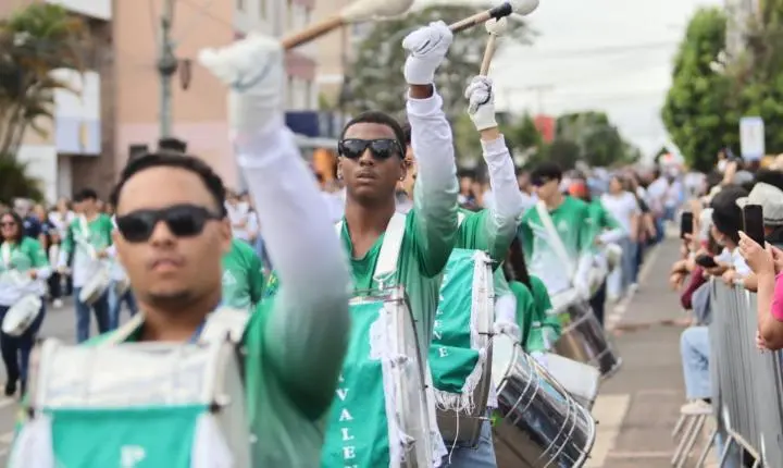 Desfile Cívico-Militar reúne cerca de 15 mil pessoas e encerra Semana da Pátria em Araxá
