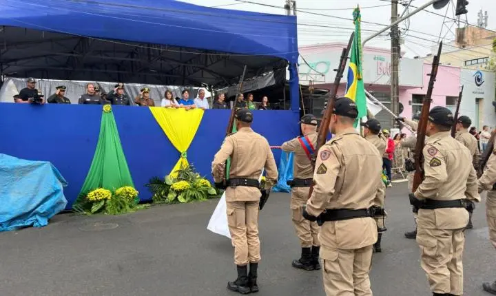 Desfile Cívico-Militar reúne cerca de 15 mil pessoas e encerra Semana da Pátria em Araxá