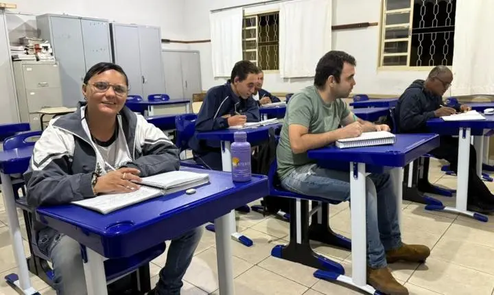 EJA oferece oportunidade para jovens e adultos retomarem os estudos em Araxá