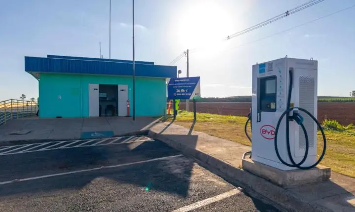 EPR Triângulo e BYD criam corredor de eletromobilidade com carregadores a cada 45 km em Minas Gerais