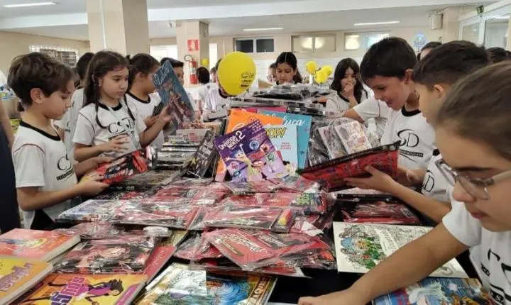 Feira “De Olhos nos Livros” reúne cerca de 3 mil títulos no Colégio São Domingos
