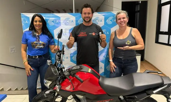 Festival de prêmios da ACIA entrega primeira moto e mantém sorteios até o fim do ano em Araxá