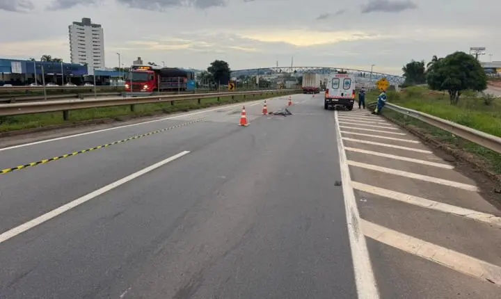 Homem morre atropelado na BR-262; motorista foge