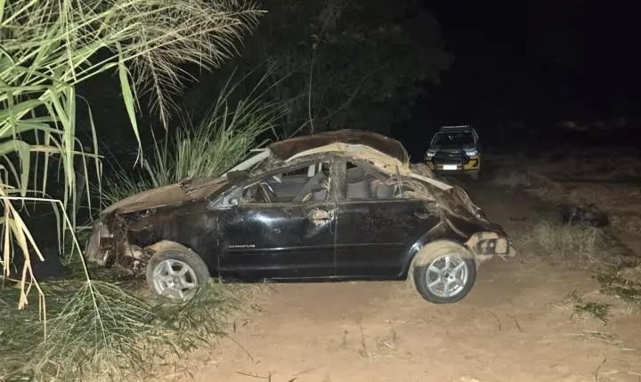 Jovem de 18 anos fica gravemente ferido após carro capotar na MG-187 