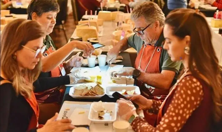 Jurados iniciam avaliação que vai eleger o melhor queijo das Américas