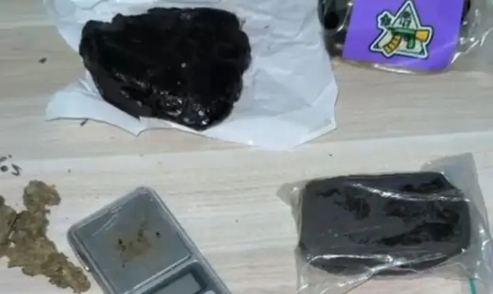 Operação na BR-452 termina com dois jovens presos e droga apreendida em Araxá