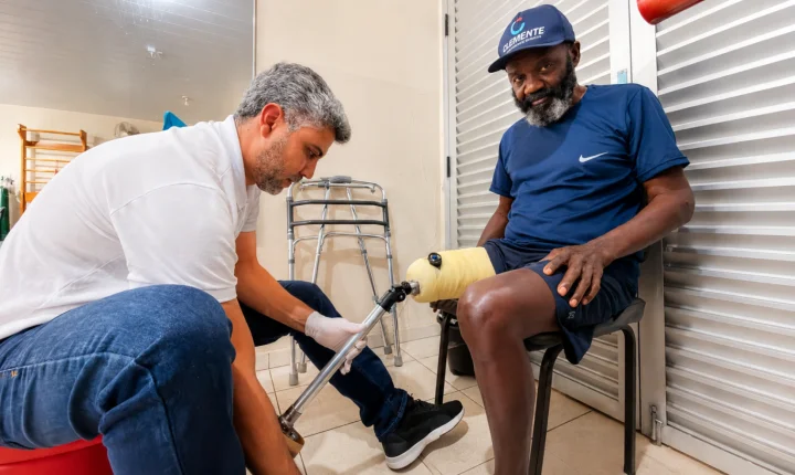 Pacientes de Araxá e microrregião recebem próteses, órteses e dispositivos ortopédicos gratuitos