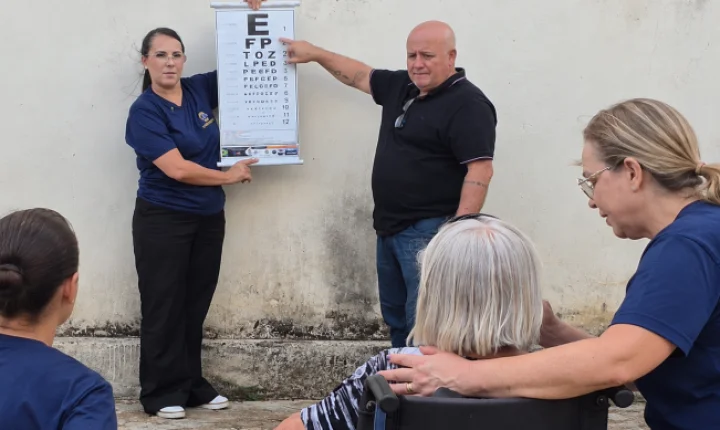 Parceria entre Prefeitura de Araxá e Lions Clube vai oferecer atendimento oftalmológico e óculos gratuitos a idosos