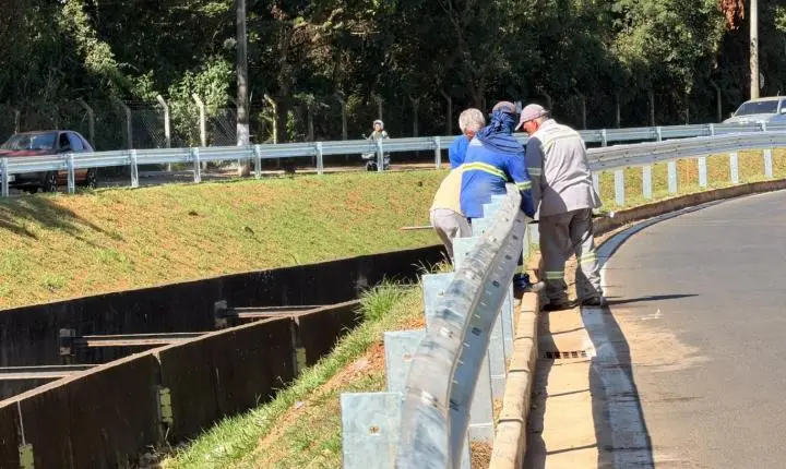 Parceria público-privada viabiliza instalação de guard rails na Avenida Dâmaso Drummond