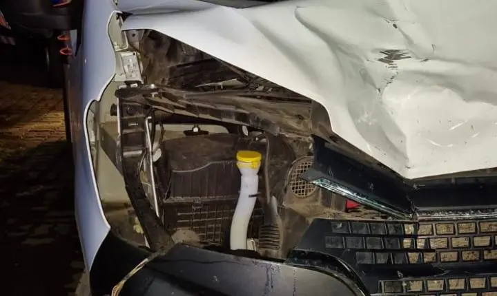 Pedestre sofre ferimentos graves após ser atropelado por van na BR-262