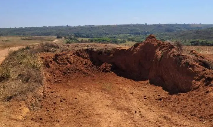 Prefeitura intensifica construção e manutenção de bolsões nas estradas rurais de Araxá