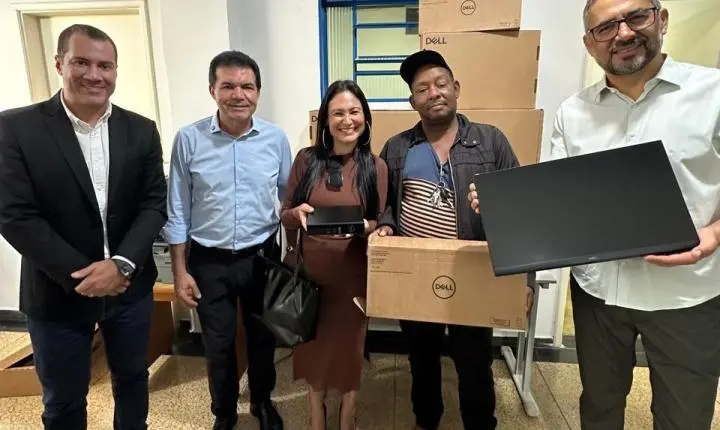 Procon de Araxá recebe novos computadores para ampliar e modernizar atendimento à população