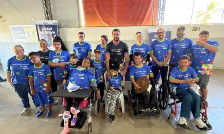 Projeto Cidade Inclusiva realiza entrega de uniformes aos alunos em Araxá
