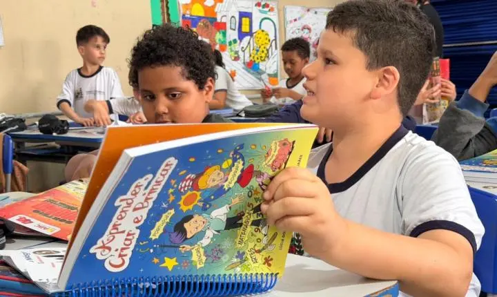 Projeto Escola Mágica capacita educadores e realiza oficinas com alunos da rede municipal de Araxá