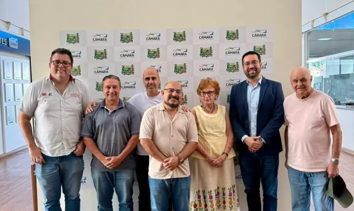 Raphael Rios homenageia Grupo Imbiara pelos 80 anos de história