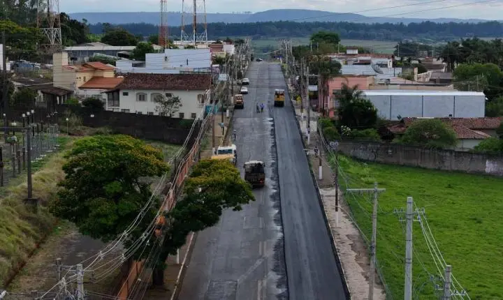 Recapeamento avança na Avenida do Comboio e segue por etapas