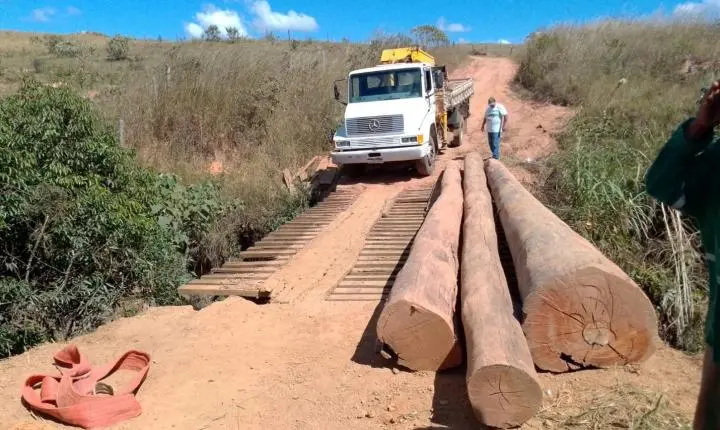 Região do Entrecosto recebe nova ponte para veículos pesados e transporte escolar