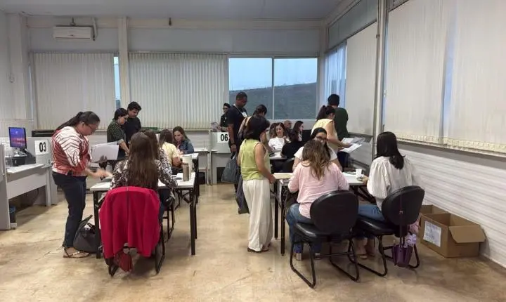 Urnas chegam ao Cartório Eleitoral de Araxá; maioria das seções encerrou votação às 17h